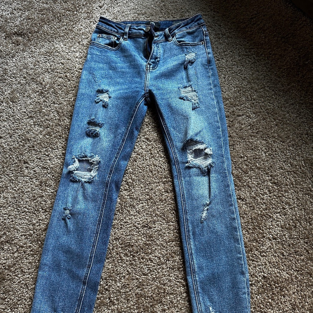 Black Label brand light wash ripped jeans size 3